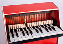 Goldon Klavier geöffnet