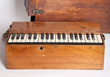 Harmonium - tragbar aus Holz